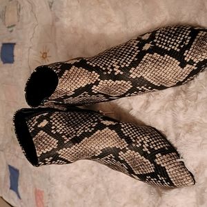 Circus by Sam Edelman snake print bootie size 8.5